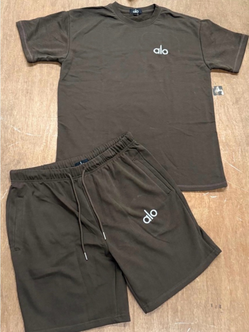 ALO Yoga Men's Dark Brown Logo Athletic Shorts
